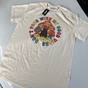 Spencer’s Good Vibes Mushrooms Short-Sleeve T-Shirt Size M NWT